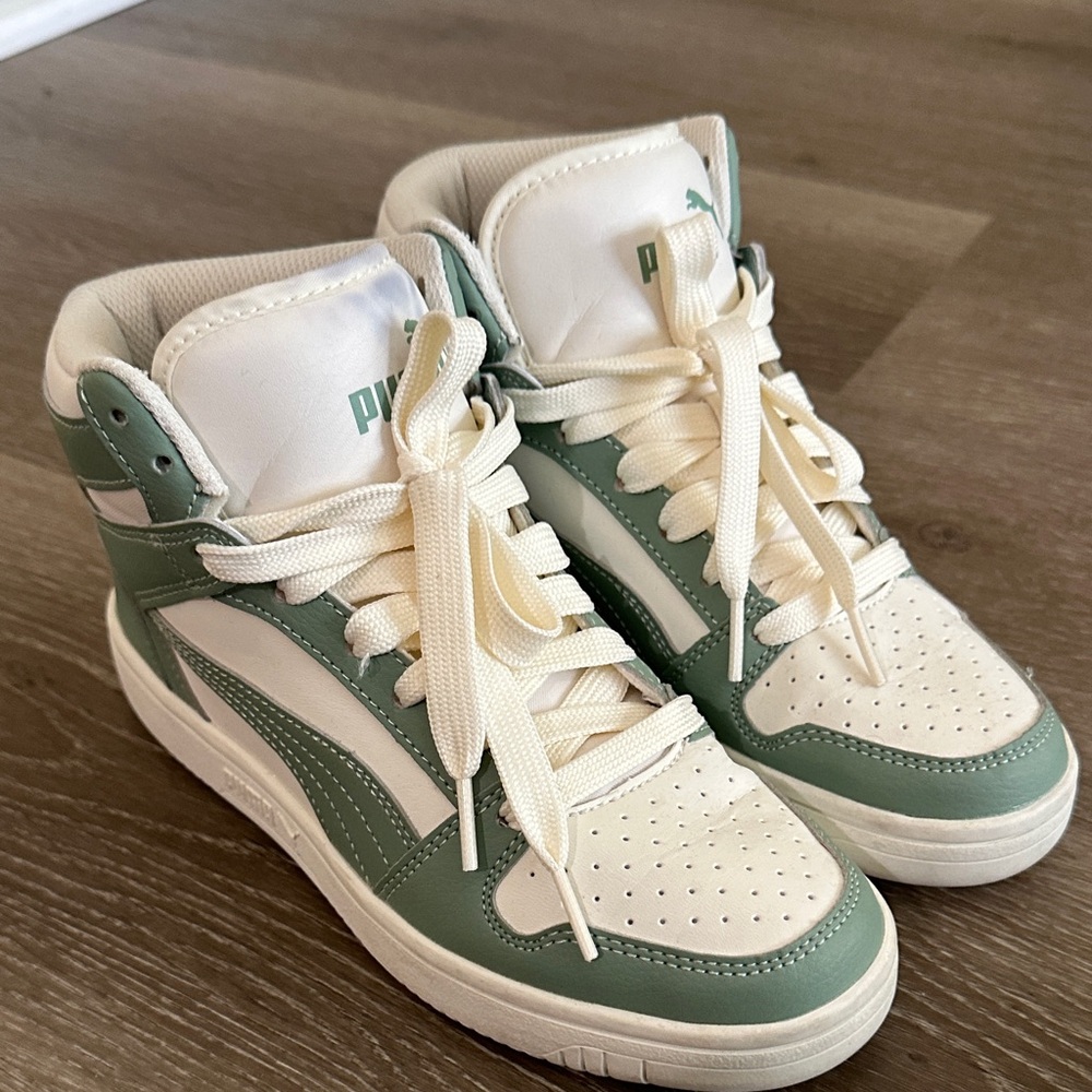 Youth Puma High-Top Sneakers in Mint and Off-White